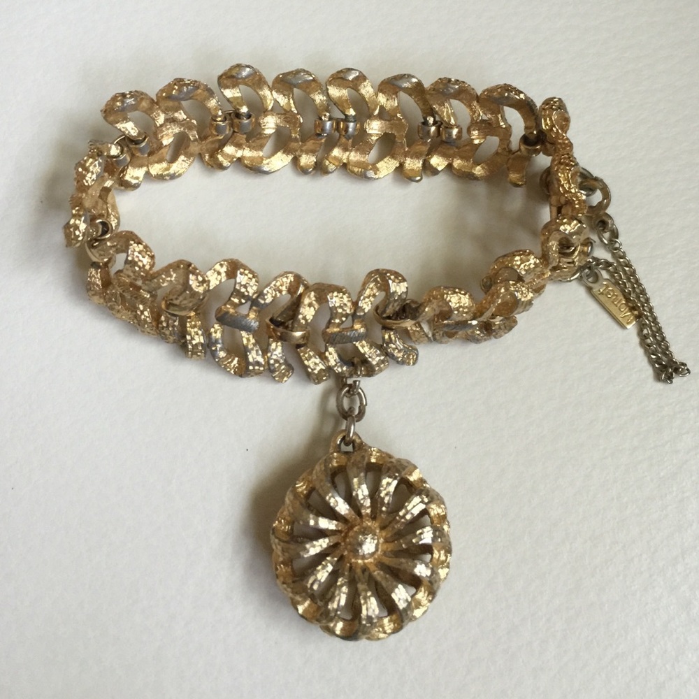 Vintage Gold-Tone Textured Link Bracelet with Floral Pendant